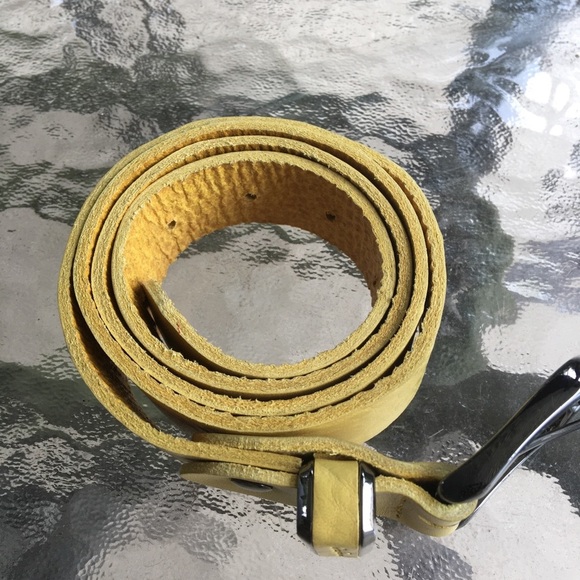 Salvatore Ferragamo yellow leather belt - Picture 9 of 14